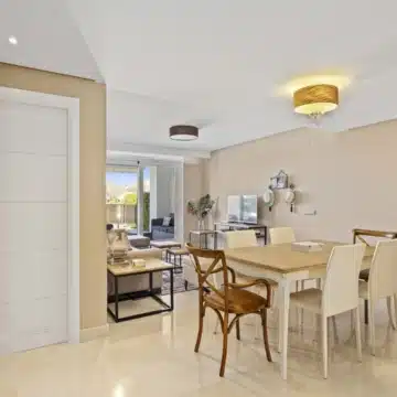 3-bedroom ground floor apartment with stunning open views of the golf course in Los Arqueros, Benahavís Picture 11