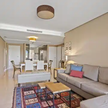 3-bedroom ground floor apartment with stunning open views of the golf course in Los Arqueros, Benahavís Picture 10