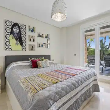 3-bedroom ground floor apartment with stunning open views of the golf course in Los Arqueros, Benahavís Picture 2