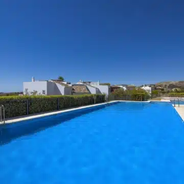3-bedroom ground floor apartment with stunning open views of the golf course in Los Arqueros, Benahavís Picture 23