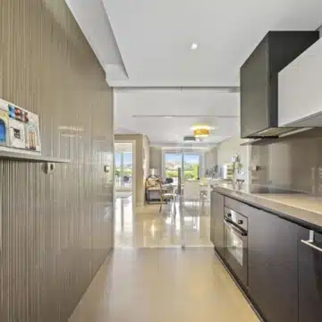 3-bedroom ground floor apartment with stunning open views of the golf course in Los Arqueros, Benahavís Picture 6