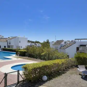 3-bedroom ground floor apartment with stunning open views of the golf course in Los Arqueros, Benahavís Picture 25