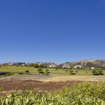 3-bedroom ground floor apartment with stunning open views of the golf course in Los Arqueros, Benahavís Picture 27