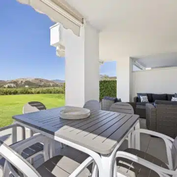 3-bedroom ground floor apartment with stunning open views of the golf course in Los Arqueros, Benahavís Picture 19
