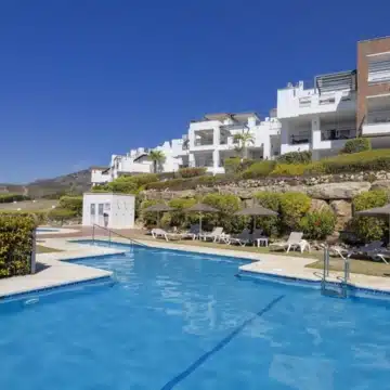 3-bedroom ground floor apartment with stunning open views of the golf course in Los Arqueros, Benahavís Picture 21