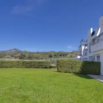 3-bedroom ground floor apartment with stunning open views of the golf course in Los Arqueros, Benahavís Picture 22