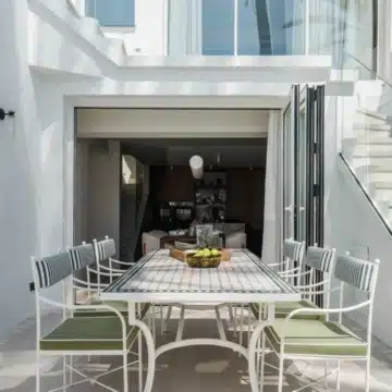 Beachfront semi-detached home in the exclusive Oasis Club, Marbella Golden Mile Picture 8