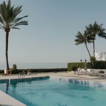 Beachfront semi-detached home in the exclusive Oasis Club, Marbella Golden Mile Picture 14