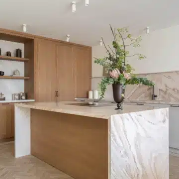 Beachfront semi-detached home in the exclusive Oasis Club, Marbella Golden Mile Picture 6