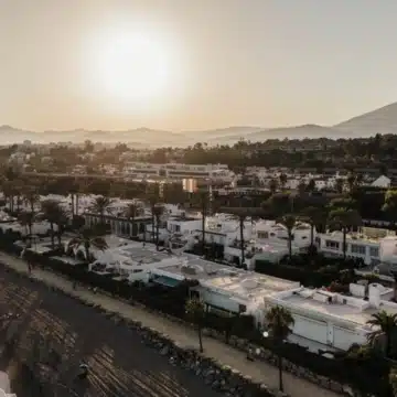 Beachfront semi-detached home in the exclusive Oasis Club, Marbella Golden Mile Picture 30