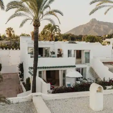 Beachfront semi-detached home in the exclusive Oasis Club, Marbella Golden Mile Picture 35