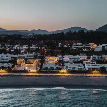 Beachfront semi-detached home in the exclusive Oasis Club, Marbella Golden Mile Picture 40