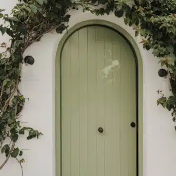Beachfront semi-detached home in the exclusive Oasis Club, Marbella Golden Mile Picture 18