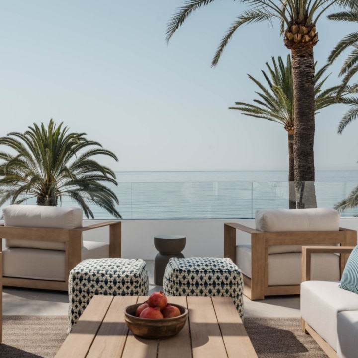 Beachfront semi-detached home in the exclusive Oasis Club, Marbella Golden Mile Picture