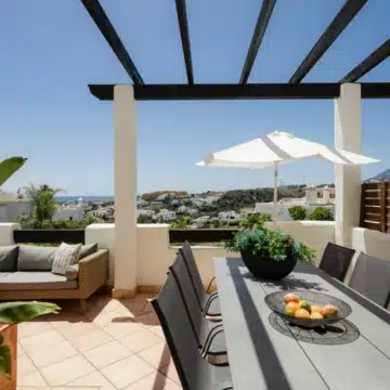 Elegant 2-bedroom apartment in the highly sought-after Sunset Golf residential complex in La Resina Golf, Estepona Picture 14