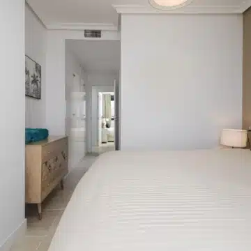 Elegant 2-bedroom apartment in the highly sought-after Sunset Golf residential complex in La Resina Golf, Estepona Picture 10