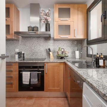 Elegant 2-bedroom apartment in the highly sought-after Sunset Golf residential complex in La Resina Golf, Estepona Picture 4