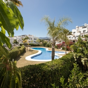 Elegant 2-bedroom apartment in the highly sought-after Sunset Golf residential complex in La Resina Golf, Estepona Picture 13