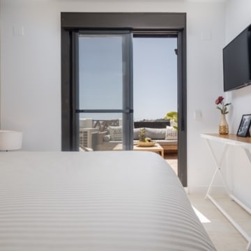 Elegant 2-bedroom apartment in the highly sought-after Sunset Golf residential complex in La Resina Golf, Estepona Picture 9