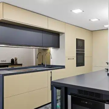 Recently renovated 1-bedroom apartment with stunning sea views in Los Arqueros, Benahavis Picture 3