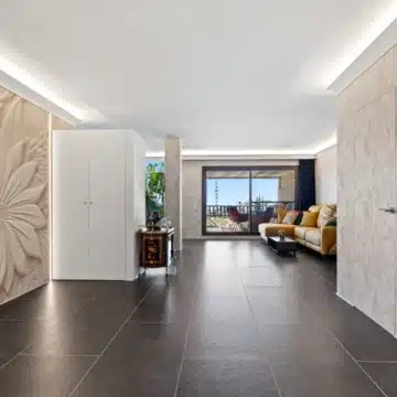 Recently renovated 1-bedroom apartment with stunning sea views in Los Arqueros, Benahavis Picture 4