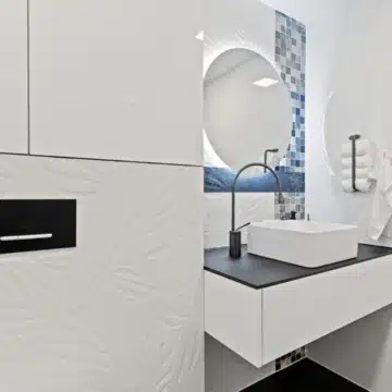 Recently renovated 1-bedroom apartment with stunning sea views in Los Arqueros, Benahavis Picture 9