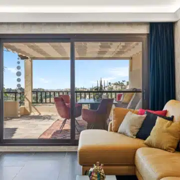 Recently renovated 1-bedroom apartment with stunning sea views in Los Arqueros, Benahavis Picture 0