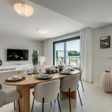 Stylish 2-bedroom apartment with open views in Aranya, Selwo Picture 1