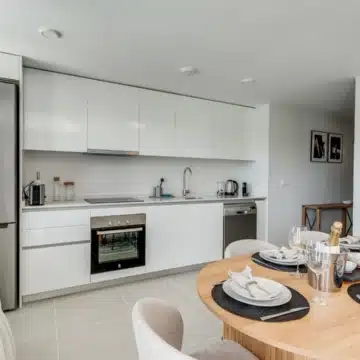 Stylish 2-bedroom apartment with open views in Aranya, Selwo Picture 2