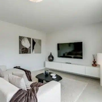 Stylish 2-bedroom apartment with open views in Aranya, Selwo Picture 18