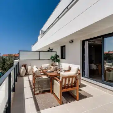 Stylish 2-bedroom apartment with open views in Aranya, Selwo Picture 4