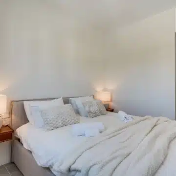 Stylish 2-bedroom apartment with open views in Aranya, Selwo Picture 10