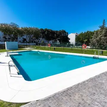 Stylish 2-bedroom apartment with open views in Aranya, Selwo Picture 24