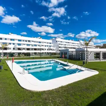 Stylish 2-bedroom apartment with open views in Aranya, Selwo Picture 25