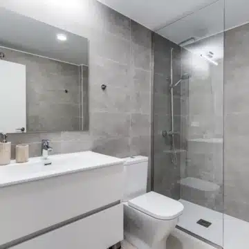 Stylish 2-bedroom apartment with open views in Aranya, Selwo Picture 13