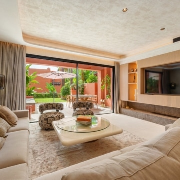 Fully renovated 4-bedroom townhouse boasting panoramic views in Monte Marbella Club, Marbella Golden Mile Picture 9