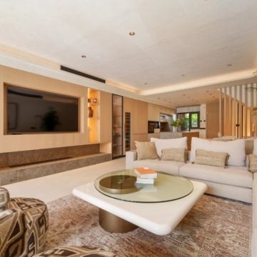 Fully renovated 4-bedroom townhouse boasting panoramic views in Monte Marbella Club, Marbella Golden Mile Picture 1