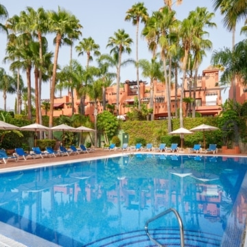 Fully renovated 4-bedroom townhouse boasting panoramic views in Monte Marbella Club, Marbella Golden Mile Picture 3