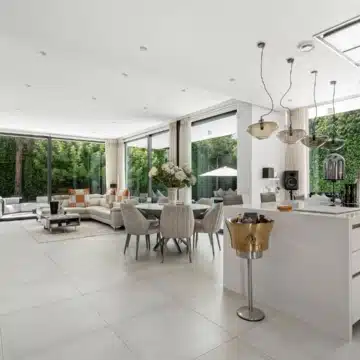 Modern villa within the exclusive residential enclave of La Arboleda, Estepona East Picture 8