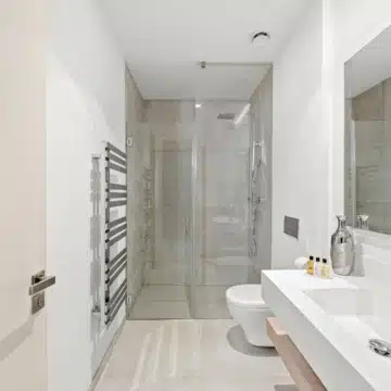 Modern villa within the exclusive residential enclave of La Arboleda, Estepona East Picture 18