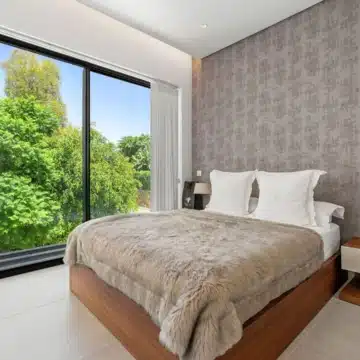 Modern villa within the exclusive residential enclave of La Arboleda, Estepona East Picture 2