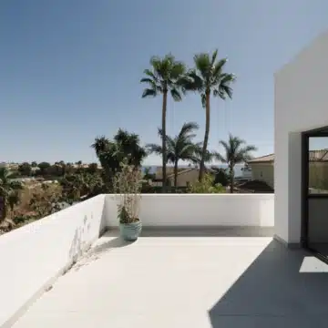 Exceptional detached villa with captivating Mediterranean views in Estepona West Picture 14