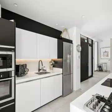 Modern villa within the exclusive residential enclave of La Arboleda, Estepona East Picture 10