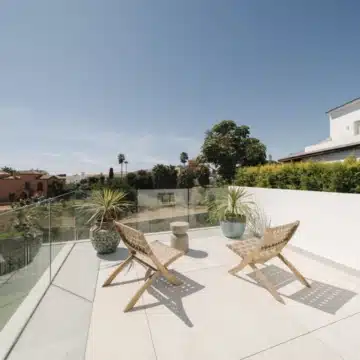 Exceptional detached villa with captivating Mediterranean views in Estepona West Picture 1