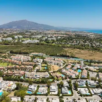 Modern villa within the exclusive residential enclave of La Arboleda, Estepona East Picture 31