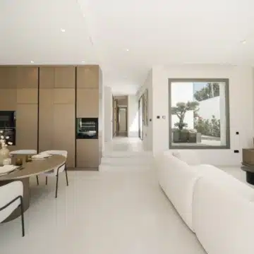 Exceptional detached villa with captivating Mediterranean views in Estepona West Picture 22