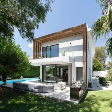 Modern villa within the exclusive residential enclave of La Arboleda, Estepona East Picture 23