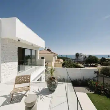 Exceptional detached villa with captivating Mediterranean views in Estepona West Picture 11