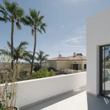 Exceptional detached villa with captivating Mediterranean views in Estepona West Picture 57