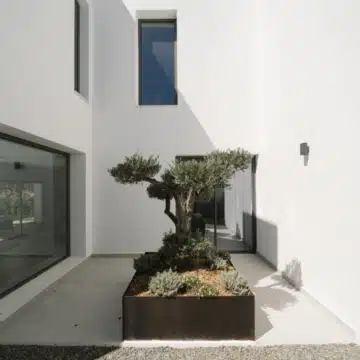 Exceptional detached villa with captivating Mediterranean views in Estepona West Picture 39